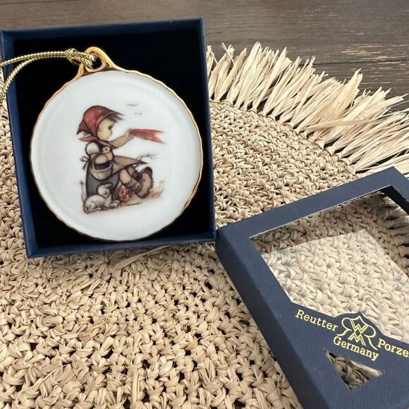 M.J‎ HUMMEL Porcelain Hanging Round Ornament Girl “Farewell” NEW in Box - Picture 3 of 6